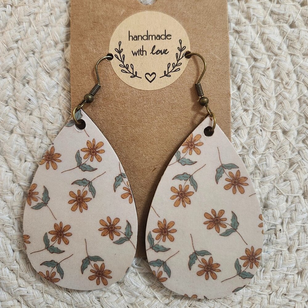 ~Handmade~ vintage style, boho, botanical earrings